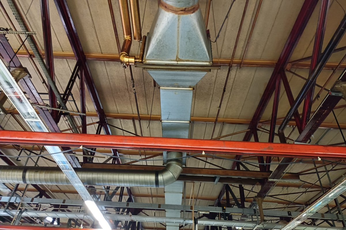 Réseau de tuyauteries industrielles inspectées et nettoyées par hydrocurage cordiste