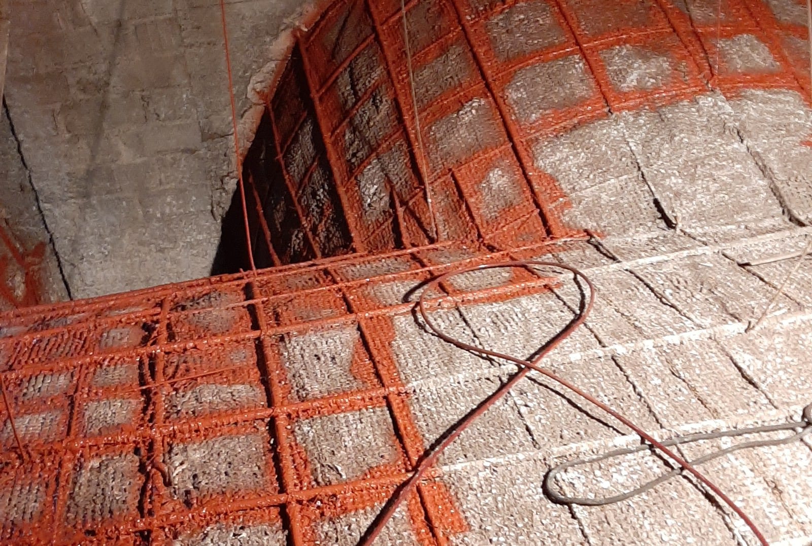 Cordiste en peinture airless sur corde — travaux en hauteur