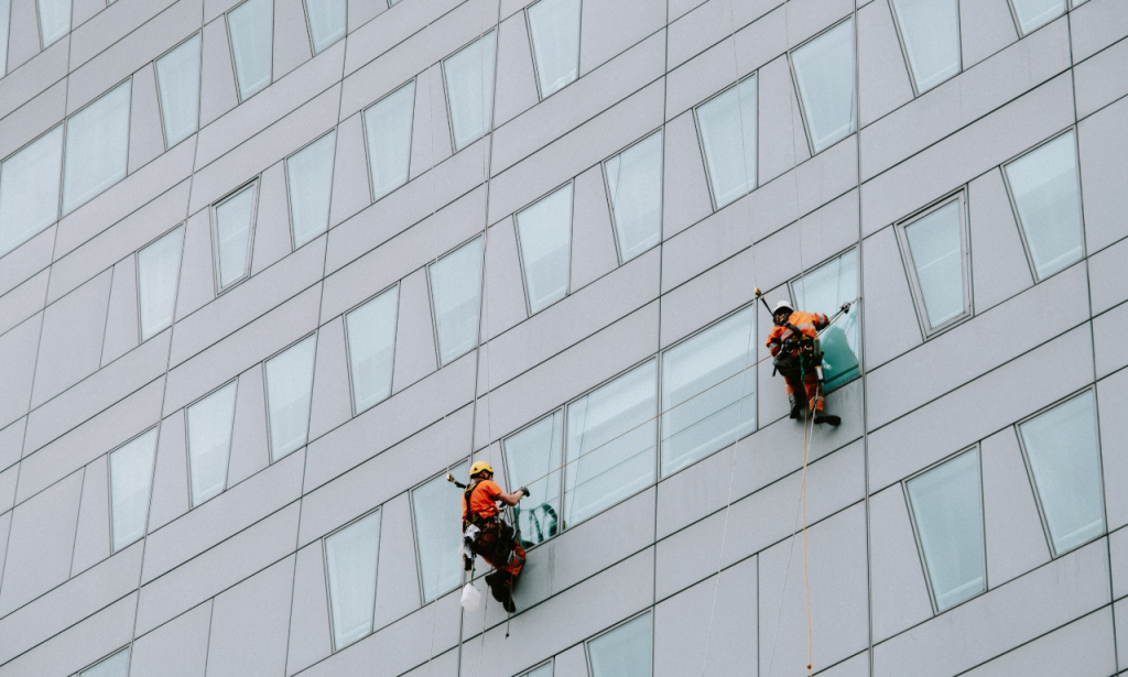 Nettoyage des vitres en hauteur. DS Cordiste