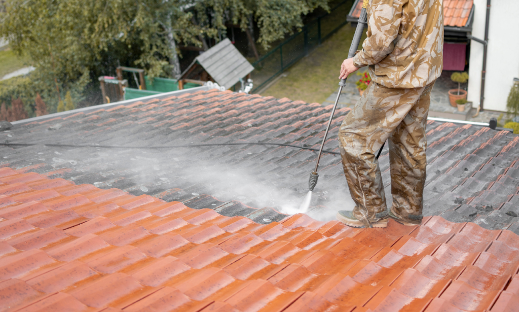Nettoyage de toiture au Karcher. DS Cordiste